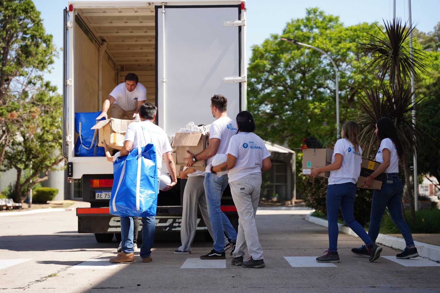 Iveco Carga Solidaria Los Pekkes