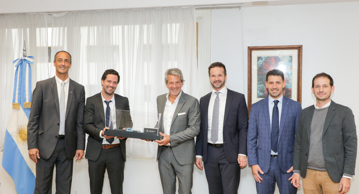 Acto de anuncio de inversión Mercedes-Benz CyB