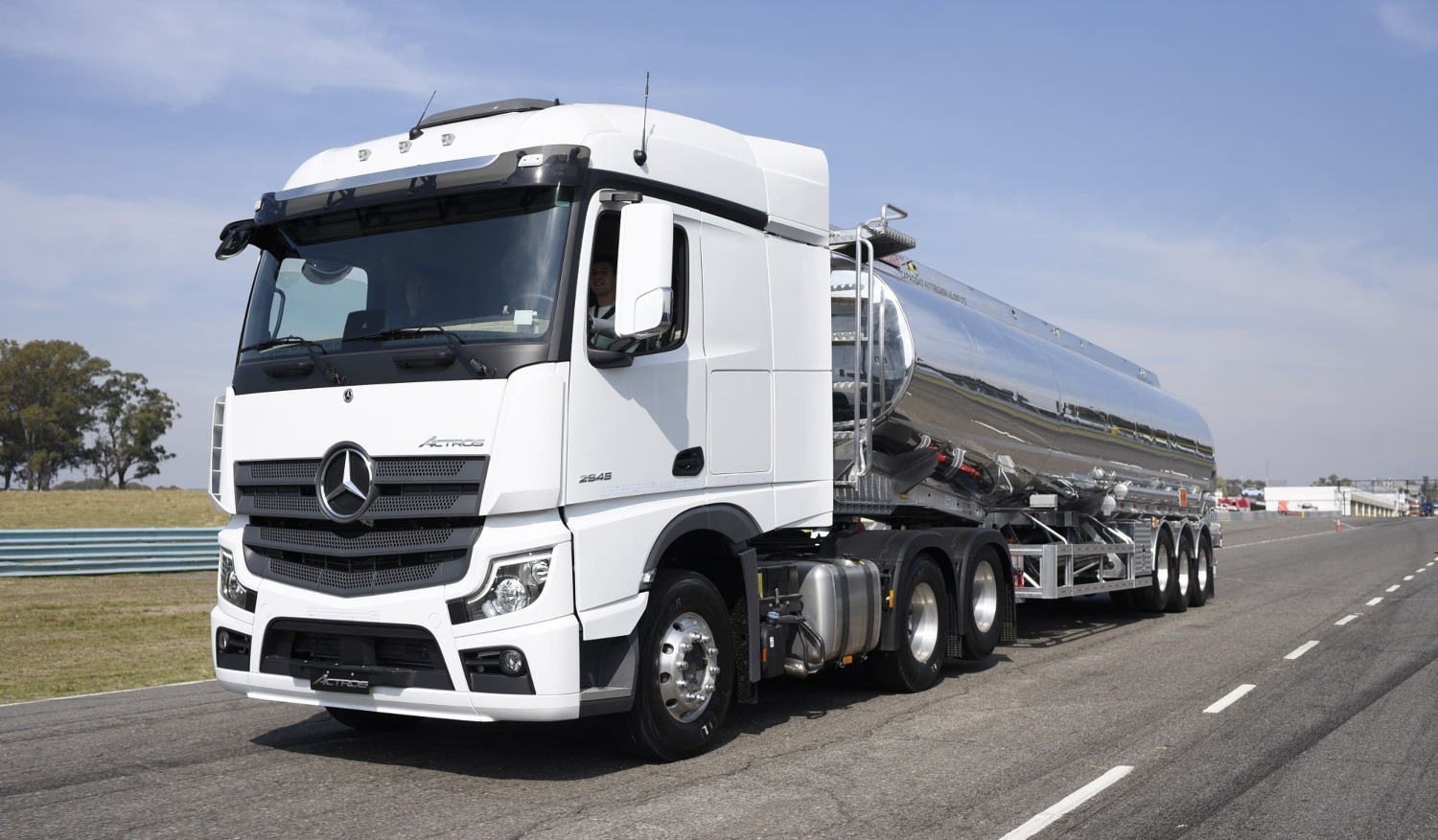 Mercedes-Benz Actros 2548