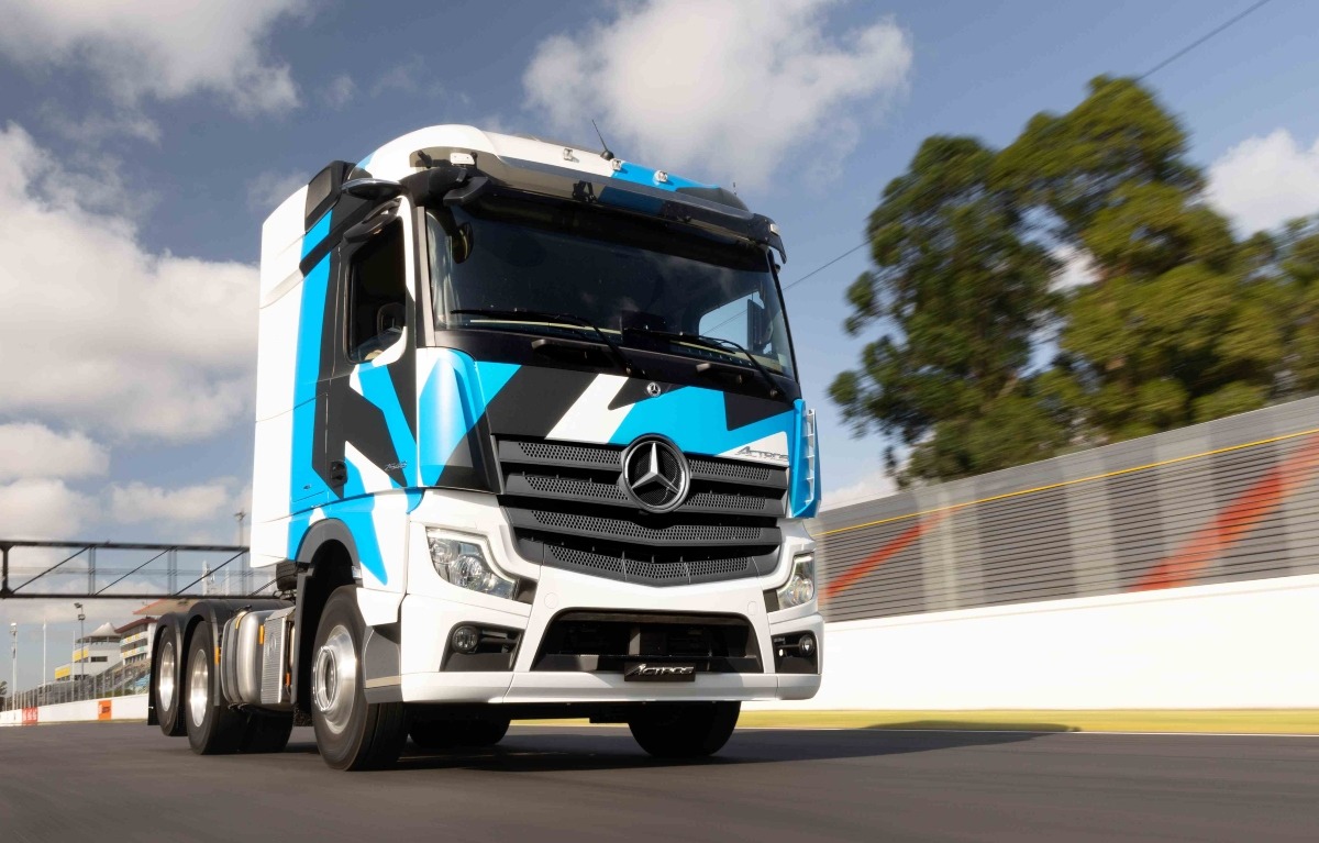 Mercedes-Benz “Entrevistas en Actros 2”
