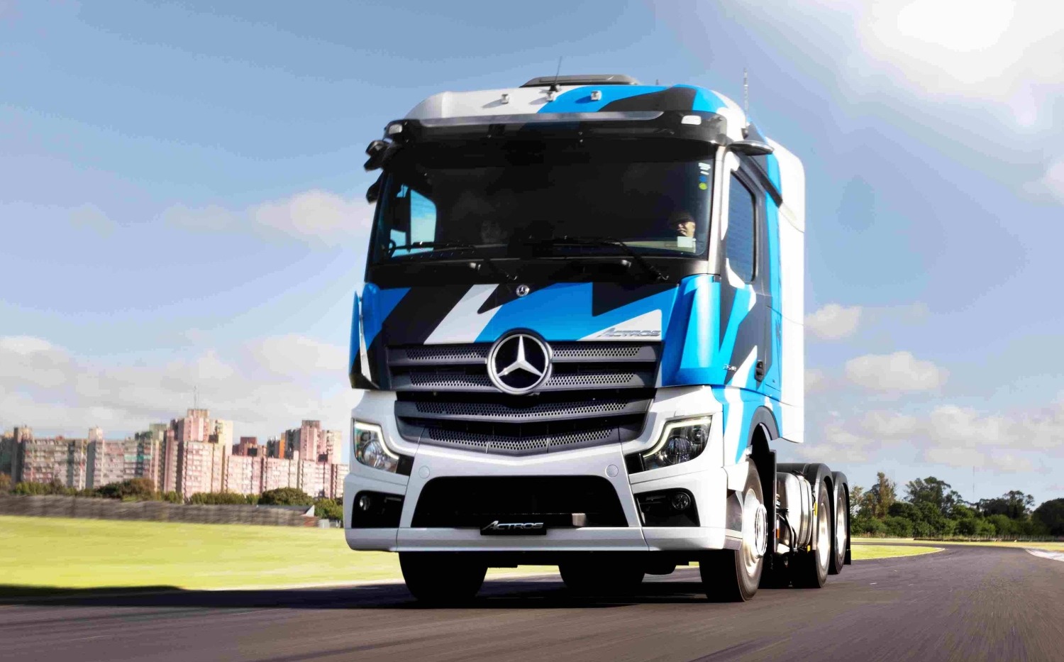 Mercedes-Benz “Entrevistas en Actros 2”