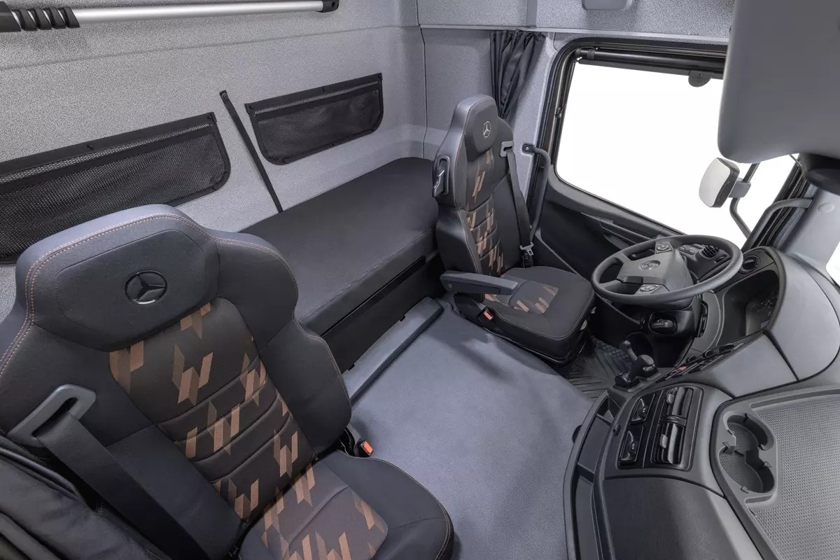 Mercedes-Benz Axor 2025