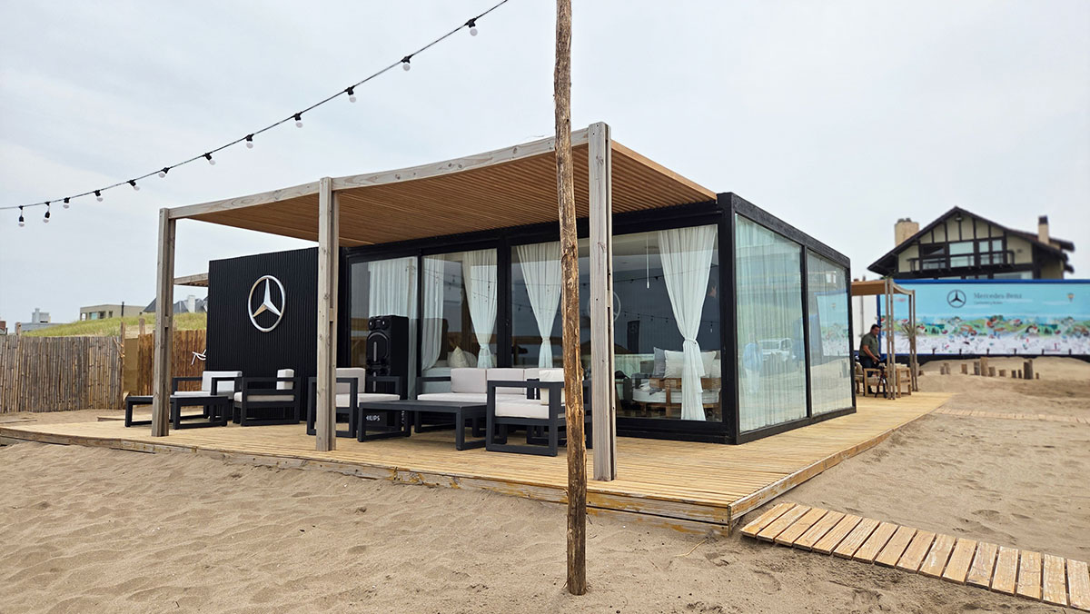 mercedes des benz beach 