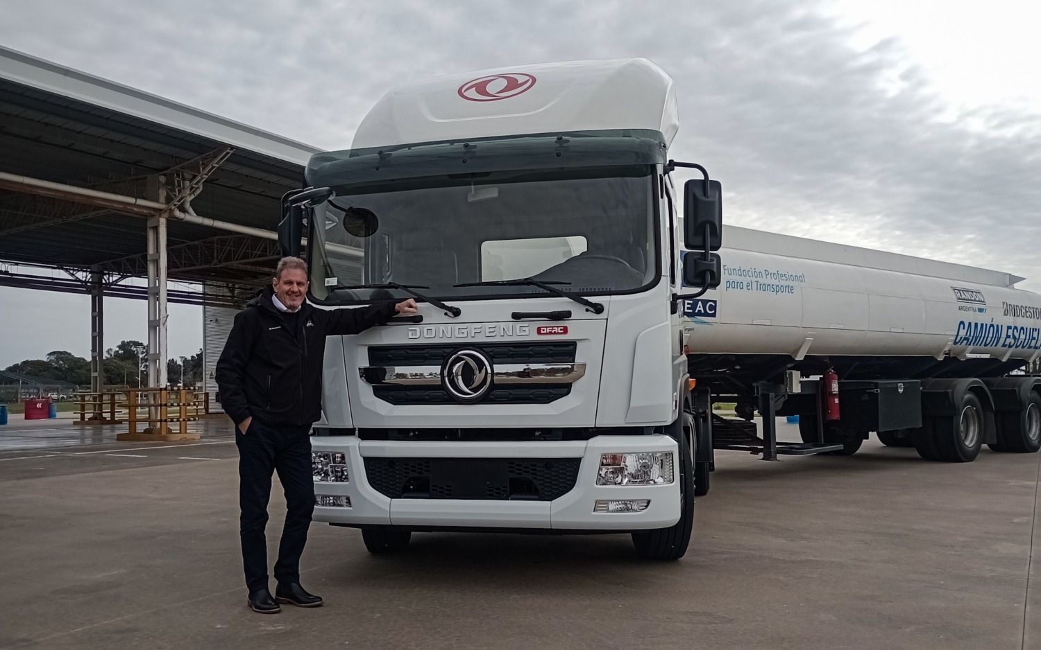 Dongfeng Captain D 1830 tractor