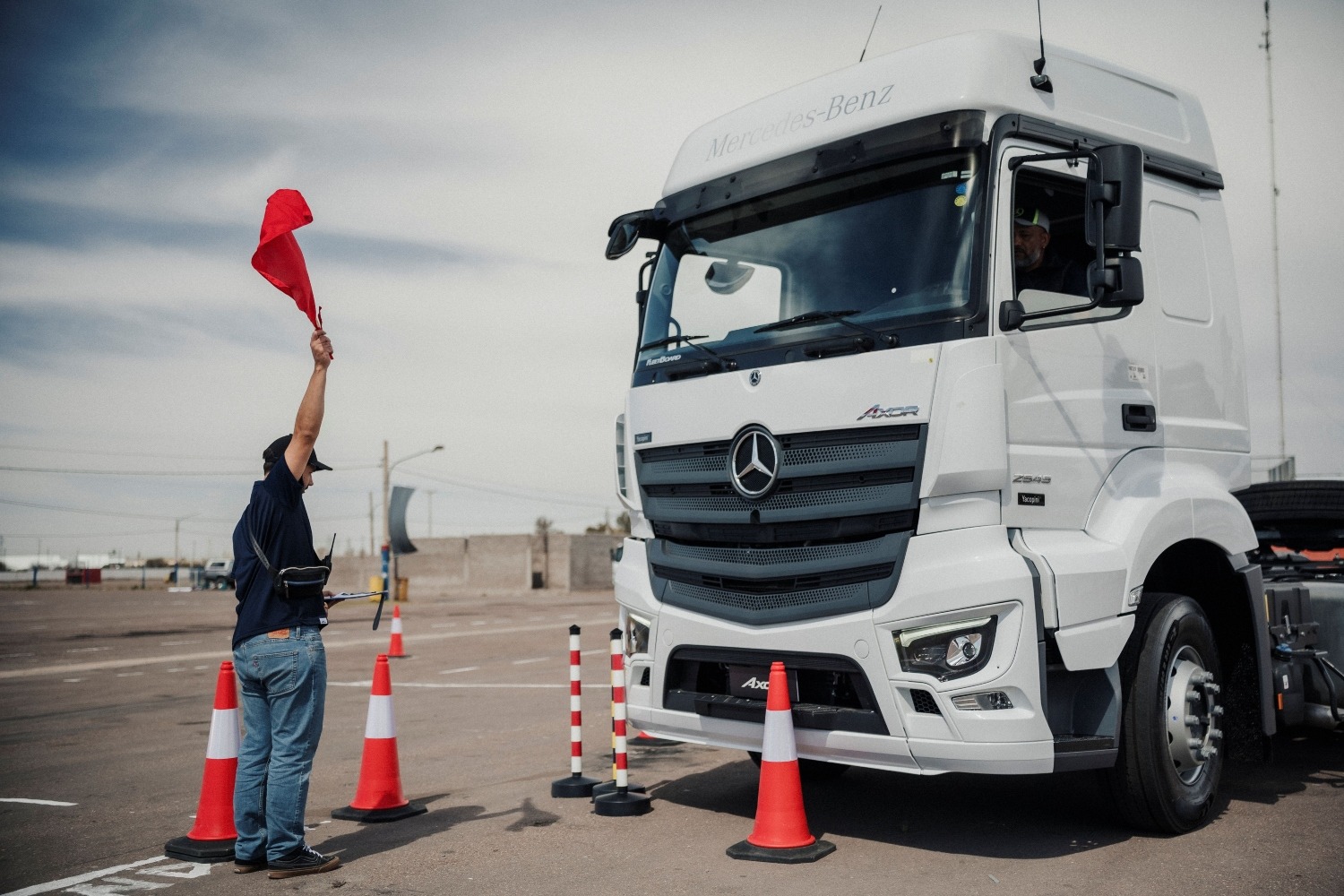 Mercedes-Benz Camiones y Buses - Concurso Conductores 2026